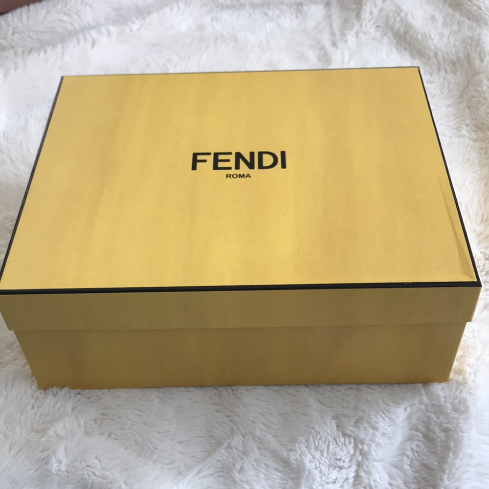 Fendi Brand New! Luxurious Dyed Fox Fur Black Suede High Heel Ladies Shoe.Beauty - Picture 11 of 11